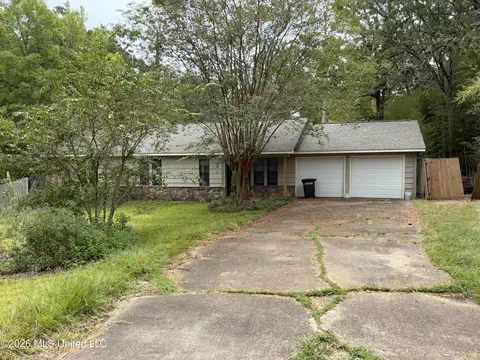 611 E Pine Needle Ct, Ridgeland, MS 39157