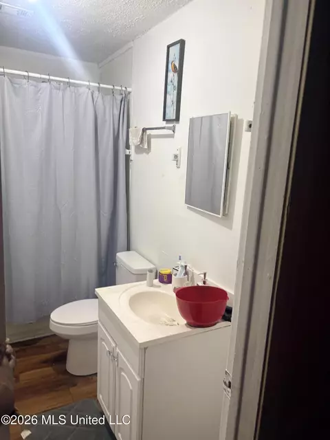 Bath - 2006 E Paden St, Jackson, MS 39204 photo 1 of 1