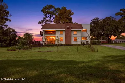 13450 E Schanbacher Rd, Gulfport, MS 39503