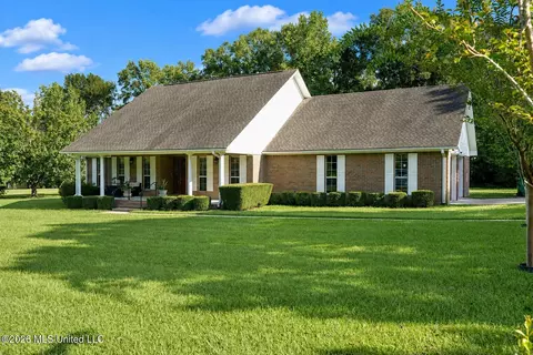 Exterior - 1070 Deerfield Rd, Summit, MS 39666 photo 2 of 8