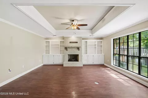 Living - 443 Bradford Dr, Brandon, MS 39047 photo 2 of 6