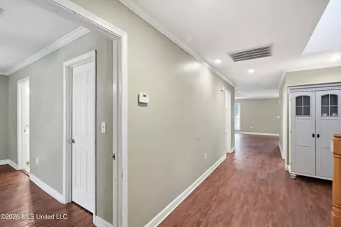 Entry Way - 443 Bradford Dr, Brandon, MS 39047 photo 2 of 3