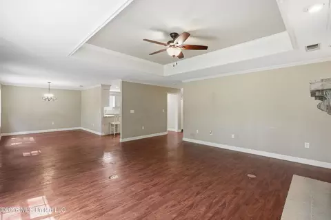 Living - 443 Bradford Dr, Brandon, MS 39047 photo 4 of 6