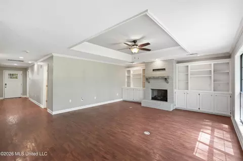 Living - 443 Bradford Dr, Brandon, MS 39047 photo 3 of 6