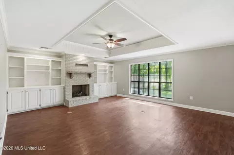Living - 443 Bradford Dr, Brandon, MS 39047 photo 1 of 6