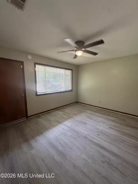 Living - 3139 Charleston Dr, Jackson, MS 39212 photo 1 of 4
