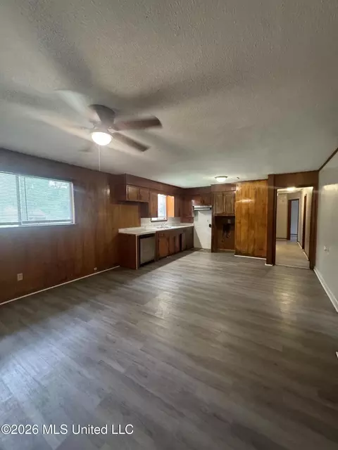 Living - 3139 Charleston Dr, Jackson, MS 39212 photo 4 of 4