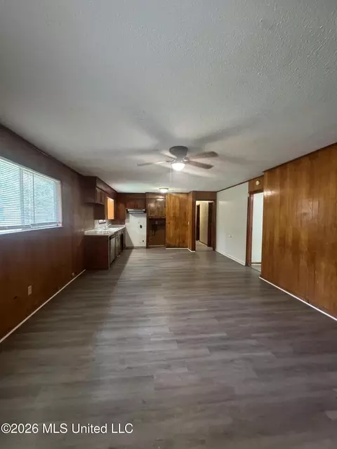 Living - 3139 Charleston Dr, Jackson, MS 39212 photo 3 of 4