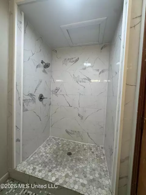 Bath - 3139 Charleston Dr, Jackson, MS 39212 photo 2 of 4