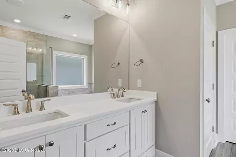 Bath - 345 Brookfield Cir, Brandon, MS 39042 photo 1 of 3