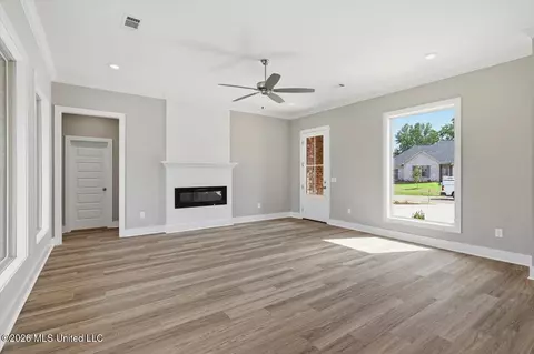 Living - 345 Brookfield Cir, Brandon, MS 39042 photo 3 of 4