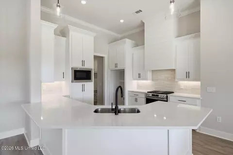 Kitchen - 139 Palace Xing, Flowood, MS 39232 photo 1 of 5