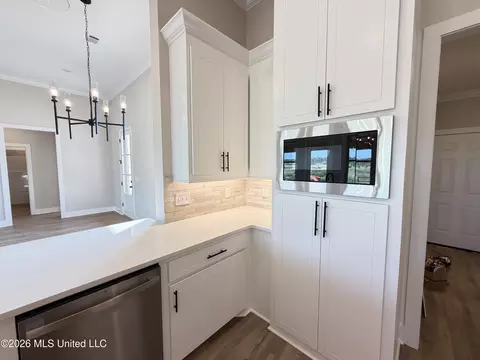 Kitchen - 139 Palace Xing, Flowood, MS 39232 photo 4 of 4