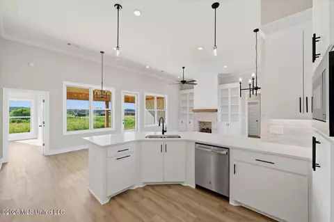 Kitchen - 139 Palace Xing, Flowood, MS 39232 photo 4 of 5