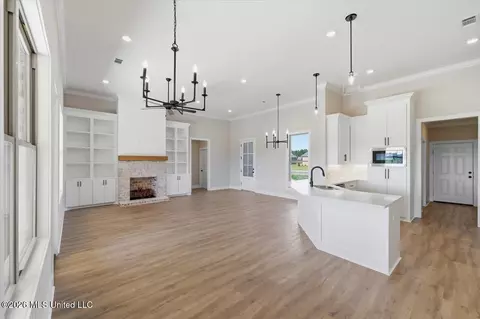 Living - 139 Palace Xing, Flowood, MS 39232 photo 5 of 6