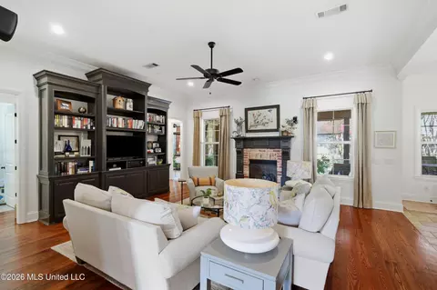 Living - 403 Laural Ct, Madison, MS 39110 photo 1 of 3
