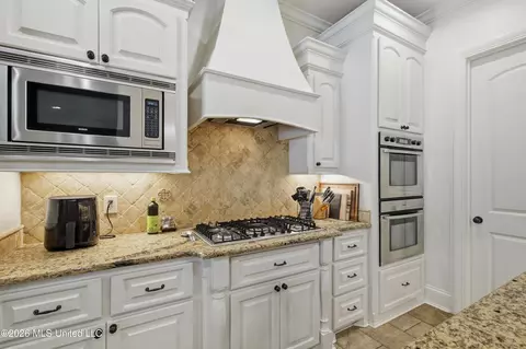 Kitchen - 403 Laural Ct, Madison, MS 39110 photo 3 of 6