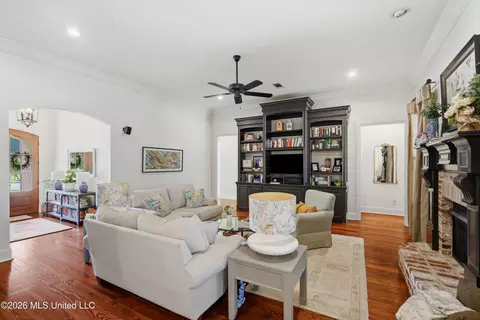Living - 403 Laural Ct, Madison, MS 39110 photo 3 of 3