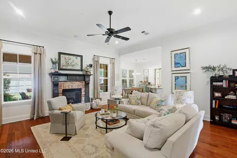 Living - 403 Laural Ct, Madison, MS 39110 photo 2 of 3