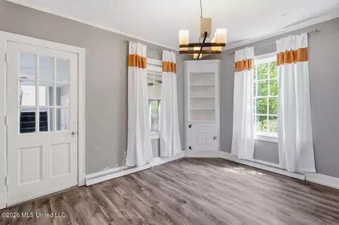 Living - 621 Eagle Ave, Jackson, MS 39206 photo 5 of 6