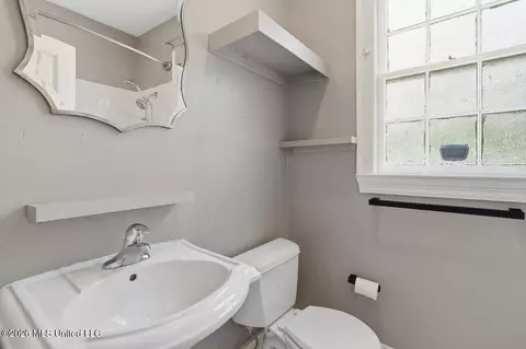Bath - 621 Eagle Ave, Jackson, MS 39206 photo 1 of 5