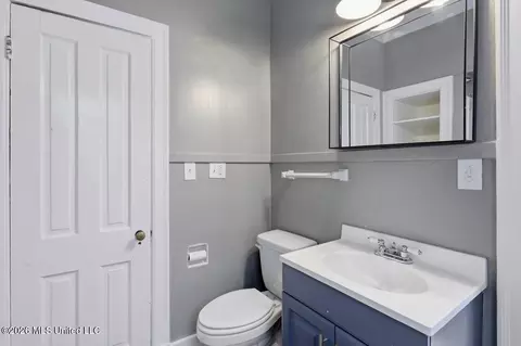 Bath - 621 Eagle Ave, Jackson, MS 39206 photo 2 of 5