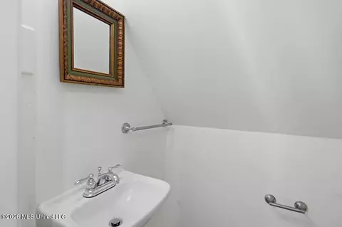 Bath - 621 Eagle Ave, Jackson, MS 39206 photo 4 of 5