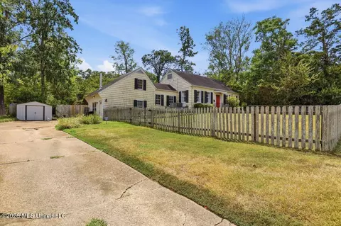 Exterior - 621 Eagle Ave, Jackson, MS 39206 photo 5 of 12