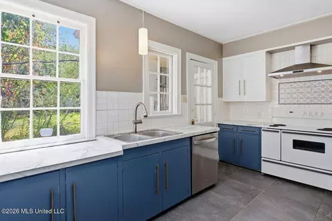 Kitchen - 621 Eagle Ave, Jackson, MS 39206 photo 3 of 4