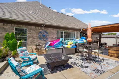 Exterior - 2390 Hamilton Cv, Hernando, MS 38632 photo 4 of 11