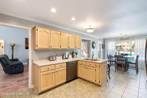 Kitchen - 2390 Hamilton Cv, Hernando, MS 38632 photo 3 of 3
