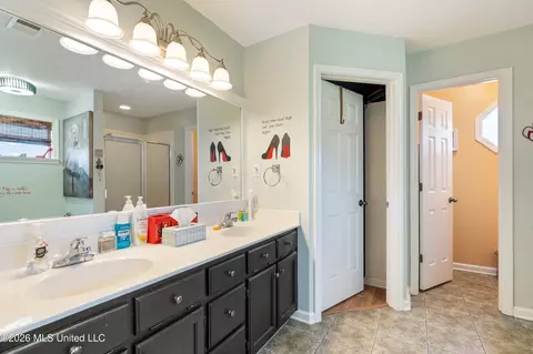 Bath - 2390 Hamilton Cv, Hernando, MS 38632 photo 1 of 5