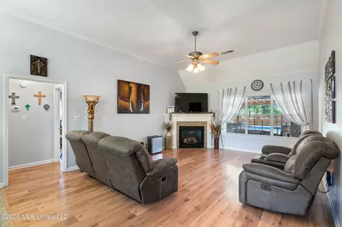 Living - 2390 Hamilton Cv, Hernando, MS 38632 photo 1 of 1