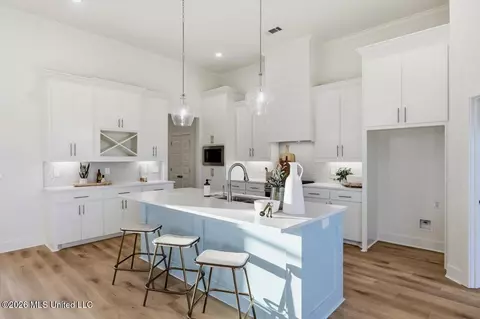 Kitchen - 141 Palace Xing, Flowood, MS 39232 photo 2 of 3