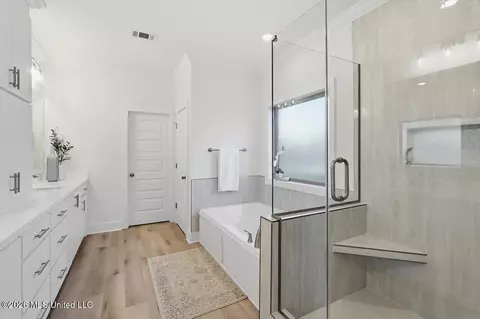 Bath - 141 Palace Xing, Flowood, MS 39232 photo 1 of 7