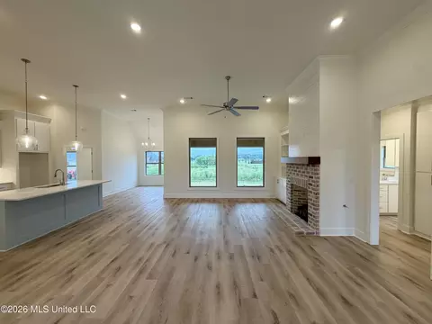 Living - 141 Palace Xing, Flowood, MS 39232 photo 2 of 3