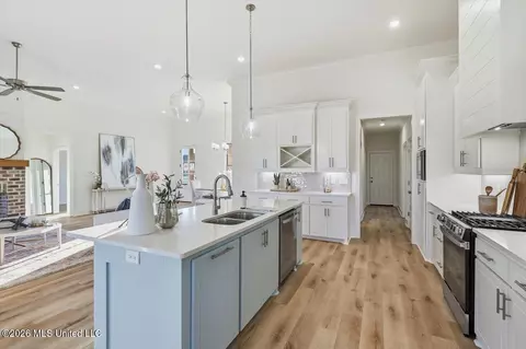 Kitchen - 141 Palace Xing, Flowood, MS 39232 photo 3 of 3