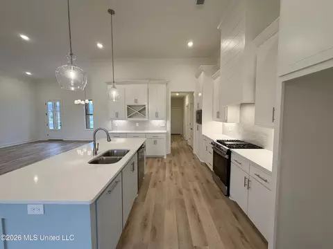 Kitchen - 141 Palace Xing, Flowood, MS 39232 photo 2 of 3