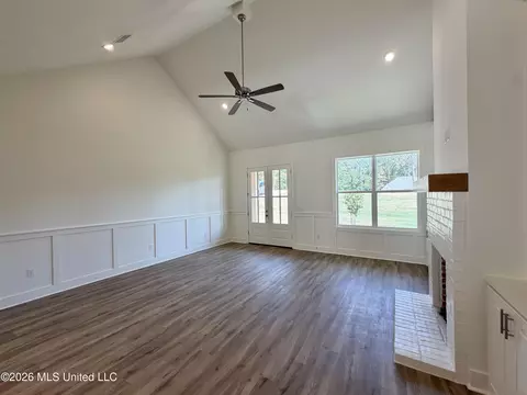 Living - 928 Mullican Rd, Florence, MS 39073 photo 4 of 5