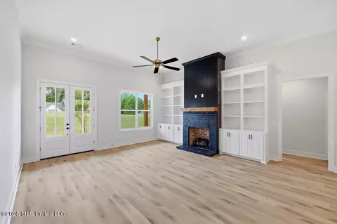 Living - 934 Mullican Rd, Florence, MS 39073 photo 4 of 4