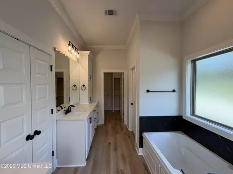 Bath - 934 Mullican Rd, Florence, MS 39073 photo 6 of 9