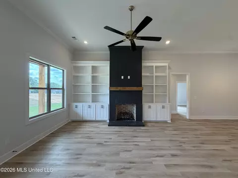 Living - 934 Mullican Rd, Florence, MS 39073 photo 2 of 4