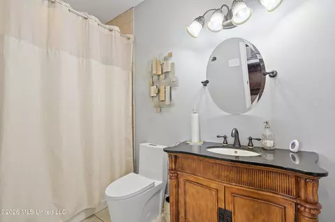 Bath - 3903 Misty Oaks Ln, Nesbit, MS 38651 photo 2 of 9