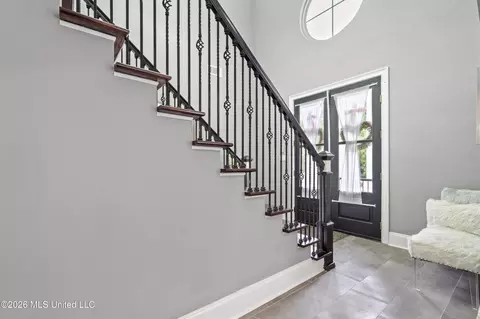 Entry Way - 3903 Misty Oaks Ln, Nesbit, MS 38651 photo 2 of 8
