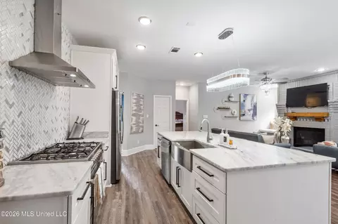 Kitchen - 3903 Misty Oaks Ln, Nesbit, MS 38651 photo 2 of 2