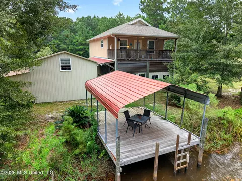 6079 4th St, Bay Saint Louis, MS 39520
