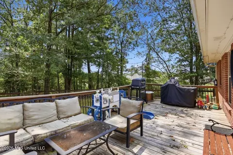 Exterior - 185 Vine Dr, Brandon, MS 39047 photo 5 of 7
