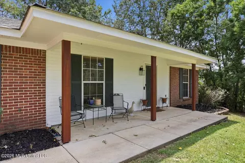Exterior - 185 Vine Dr, Brandon, MS 39047 photo 2 of 7