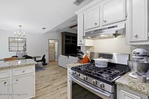 Kitchen - 185 Vine Dr, Brandon, MS 39047 photo 3 of 4