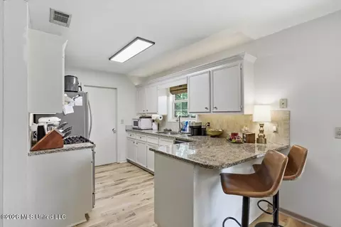 Kitchen - 185 Vine Dr, Brandon, MS 39047 photo 1 of 4